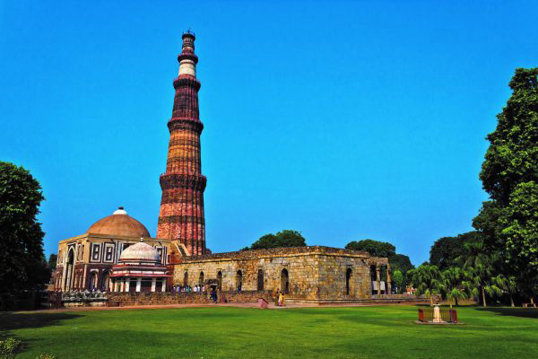 Long Haul Tours to India Qutab Minar in India